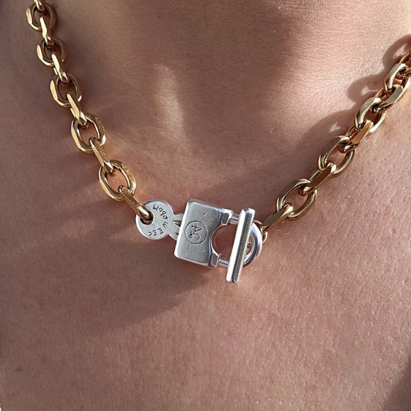 Gold chunky silver toggle chain necklace. - Picture 3 of 4